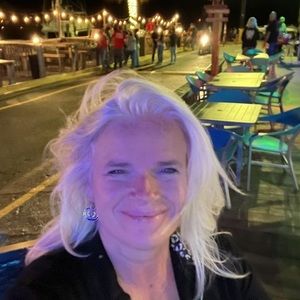 Meet your Posher, Desiree